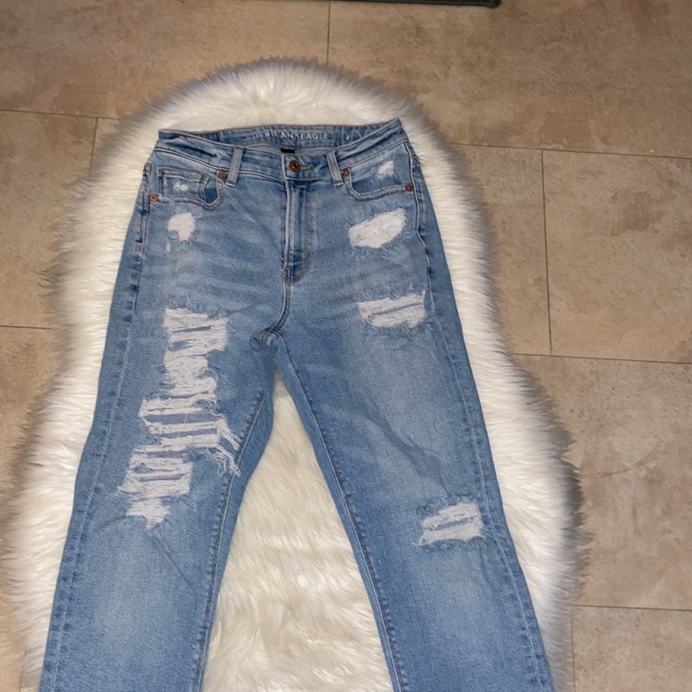 American Eagle Distressed Mom Jeans - Picture 3 of 8